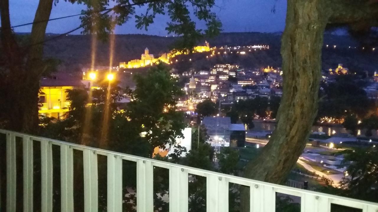 Hotel Jurkha Tbilisi Buitenkant foto